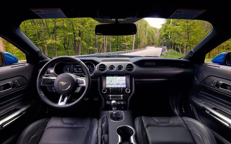 Ford Mustang панель